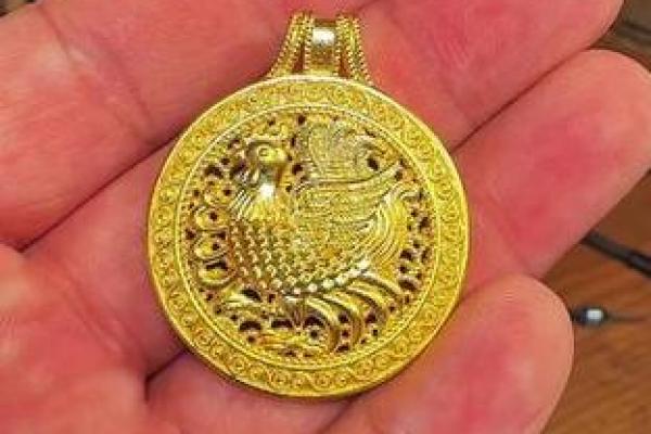 1981年属鸡者适合佩戴的饰品