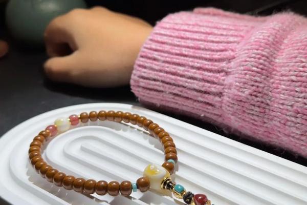 水鼠命者适宜佩戴哪些颜色