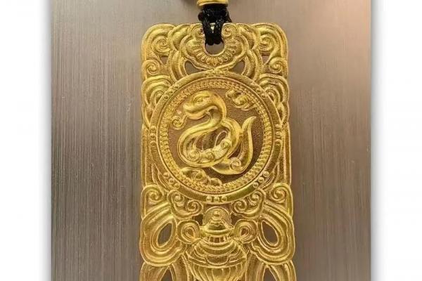 属蛇人戴什么吊坠好详解：原理与应用