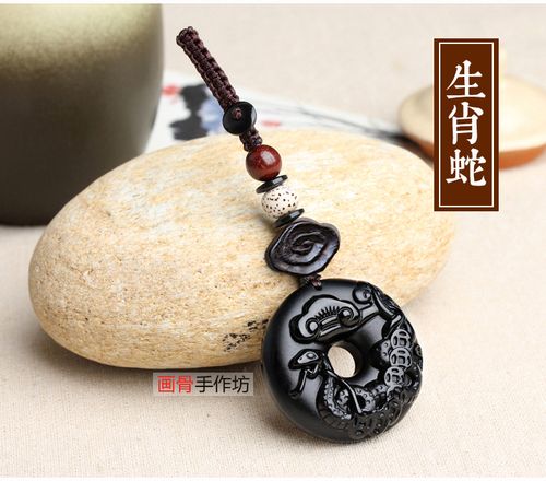 水蛇命戴金饰银饰最旺财，开运补金果断招福