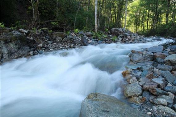 梦见水流很急_水流急速的梦境解析_梦见水流很急