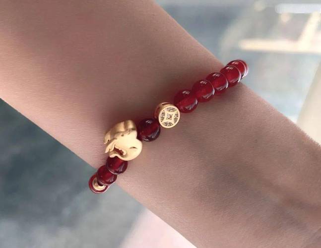 木龙命适合戴什么_木龙命饰品选择_木龙命适合佩戴的材质和颜色