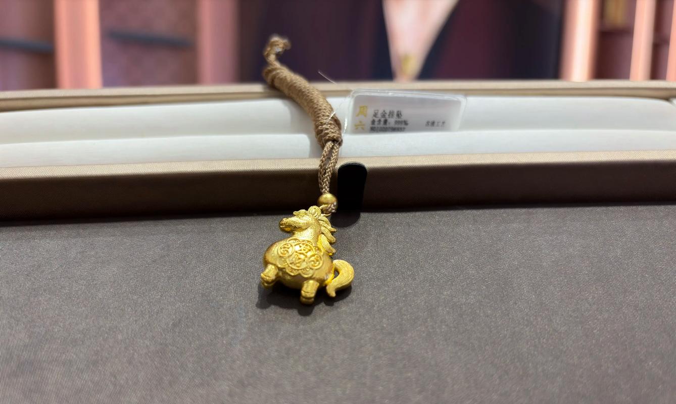 金马命适合佩戴的首饰材质颜色与方式_金马命首饰选择与五行平衡_金马命适合戴什么首饰