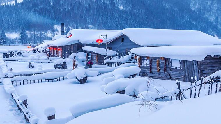 梦见白茫茫雪地怎么化解_梦见地面白雪象征什么_梦到地面有白茫茫的雪