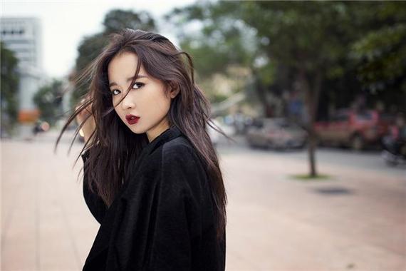 女生梦到掉一大缕头发_梦到掉头发女生焦虑压力_掉头发梦境心理暗示