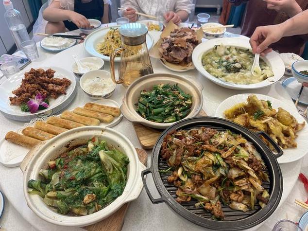 梦见吃饭预示财运_梦见吃饭象征意义_梦见吃饭