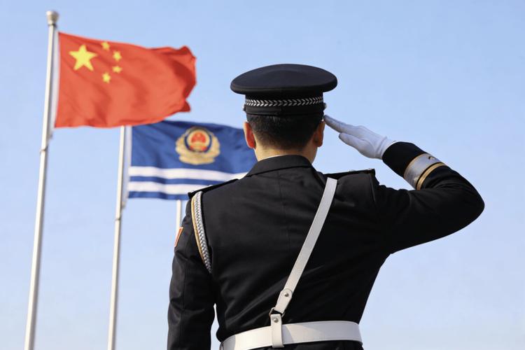 梦见警察吉凶分析_梦见警察的含义_梦见警察
