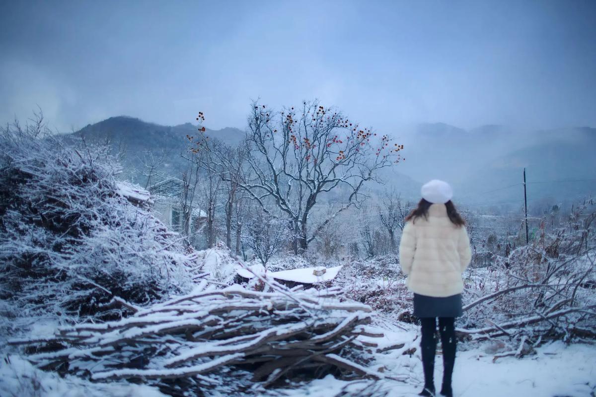 女人梦见满地的雪代表什么寓意_女人梦见大雪覆盖地面的解梦分析_女人梦见满地的雪