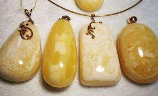 白蜡金和哪些土属性最合_白蜡金命配什么土最好_白蜡金和什么土相配