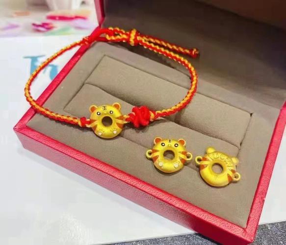 金虎命适合戴什么首饰_金虎命适合戴什么材质的首饰_金虎命戴什么颜色首饰最旺运